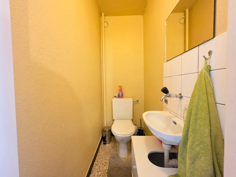 Wohlerhaltenes, helles 3-Zimmer-Apartment in La Chaux-de-Fonds! – Foto 7 von 13