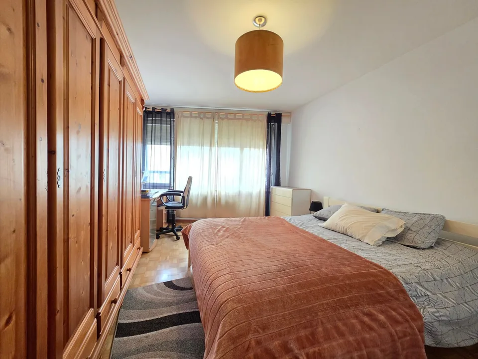 Wohlerhaltenes, helles 3-Zimmer-Apartment in La Chaux-de-Fonds! – Foto 12 von 13