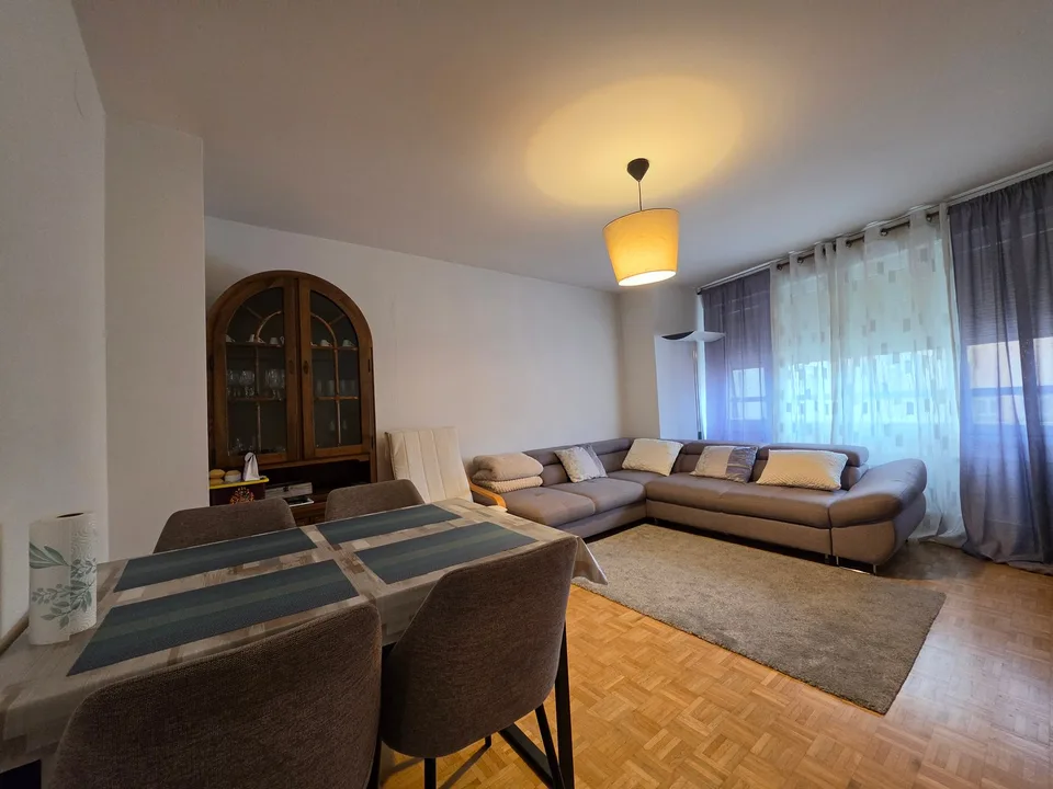 Wohlerhaltenes, helles 3-Zimmer-Apartment in La Chaux-de-Fonds! – Foto 8 von 13