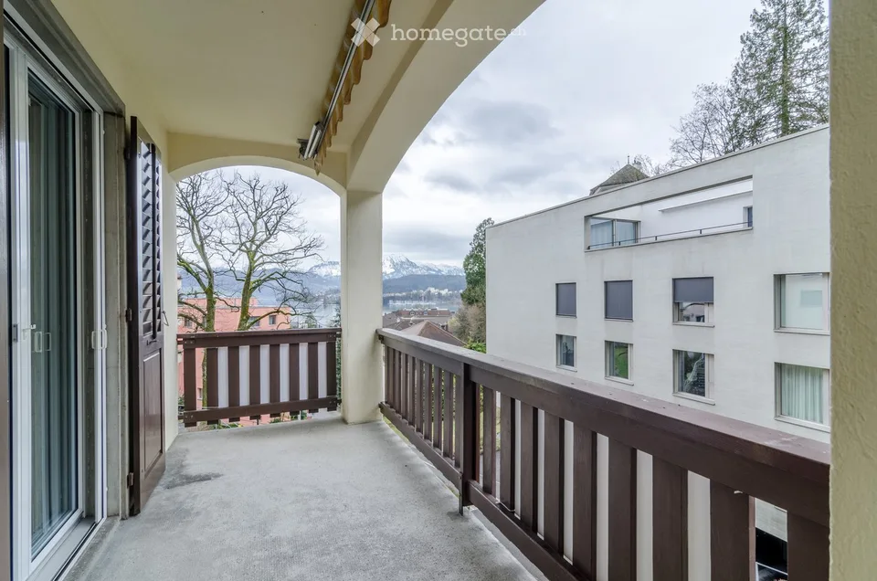 Incantevole appartamento di 3,5 locali con vista panoramica sul lago e le montagne a Lucerna