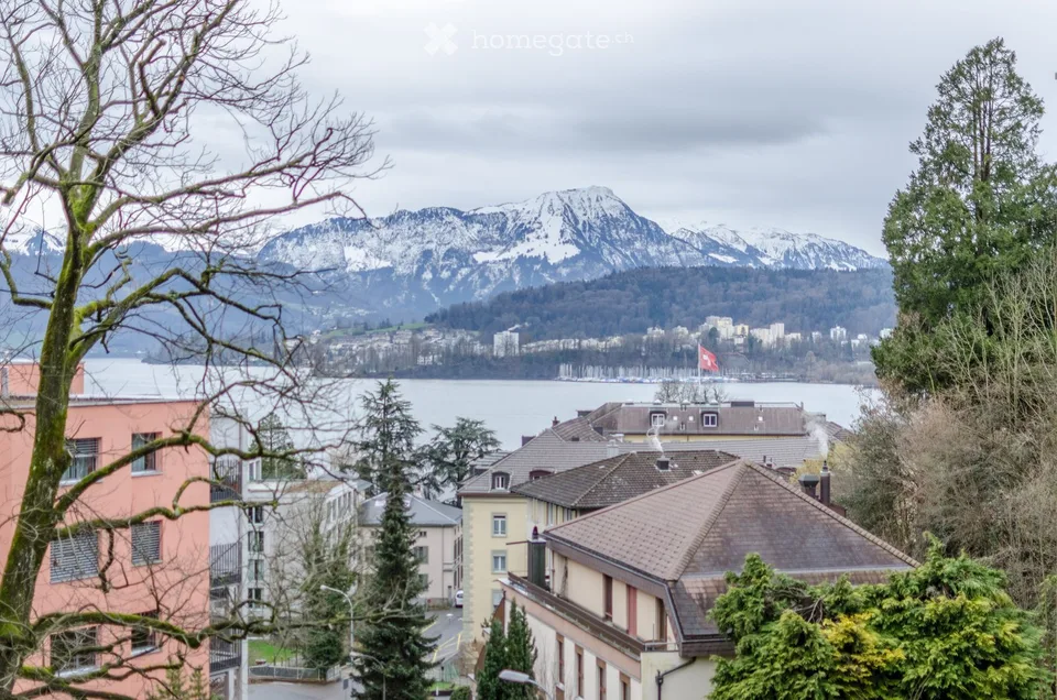 Charmante 3.5-Zimmer-Wohnung mit Panoramablick auf See und Berge in Luzern