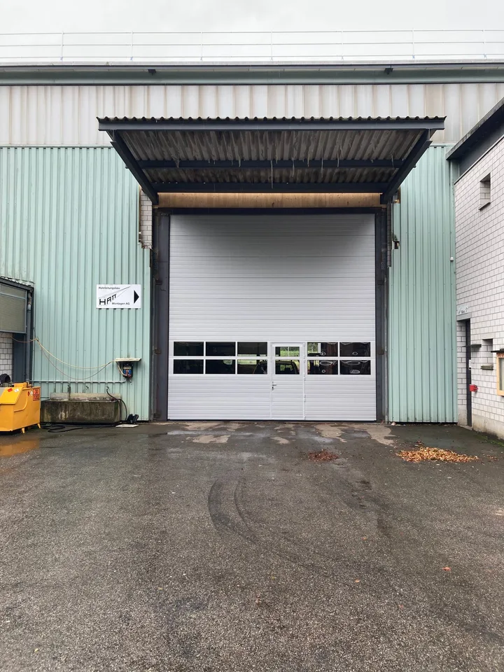 Attractive commercial space in optimal location!