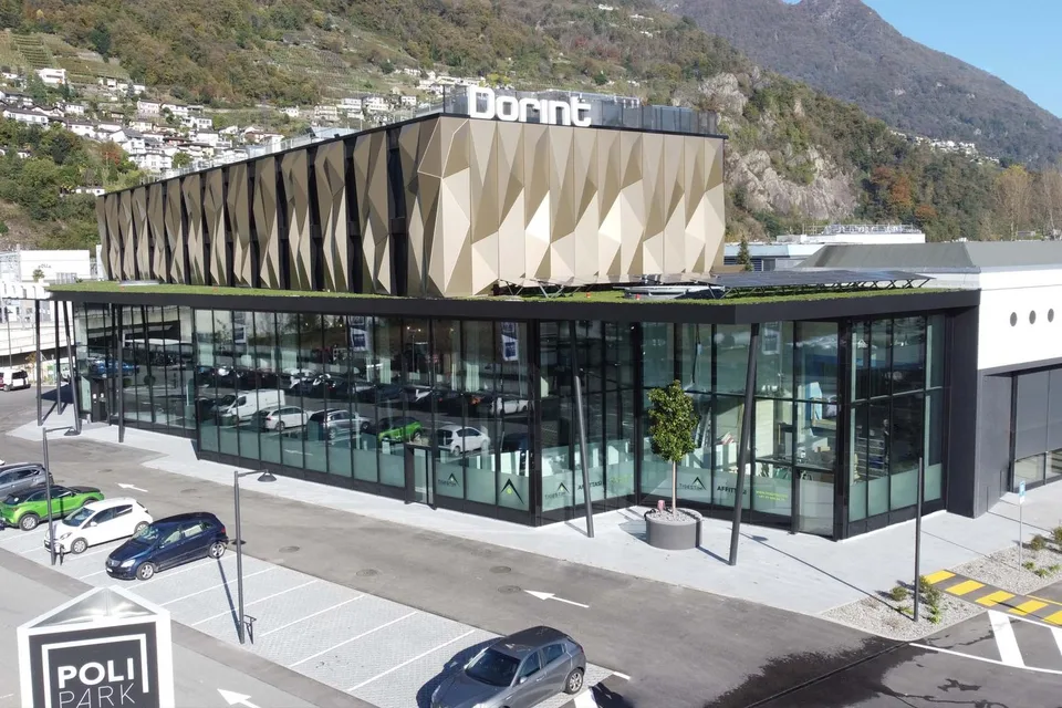 Negozio 192 mq+ possibilità magazzino - RIAZZINO