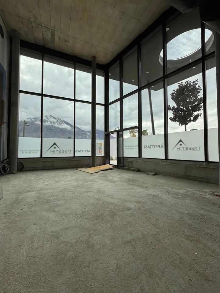 Magasin 192 m² + possibilité d'entrepôt - RIAZZINO