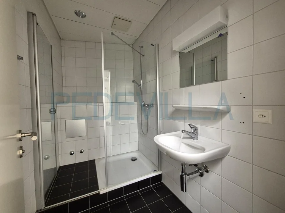 À louer ? Local commercial avec vitrine, emplacement central à Bienne – Foto 6 von 8