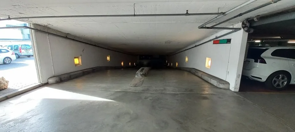 Unterirdische Plätze in einem Gewerbegebäude in Bussigny