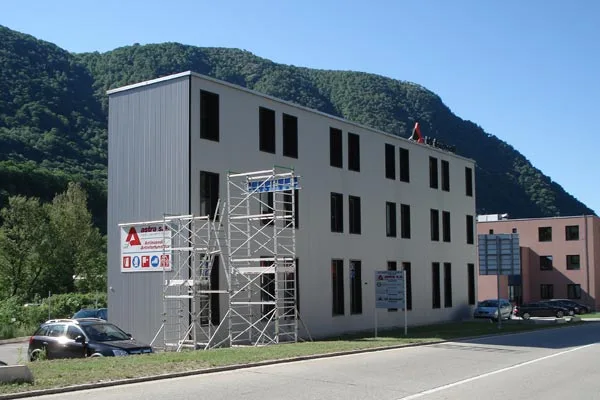 MEZZOVICO - GROßZÜGIGES UND HELLES COMMERCIAL/BÜRO