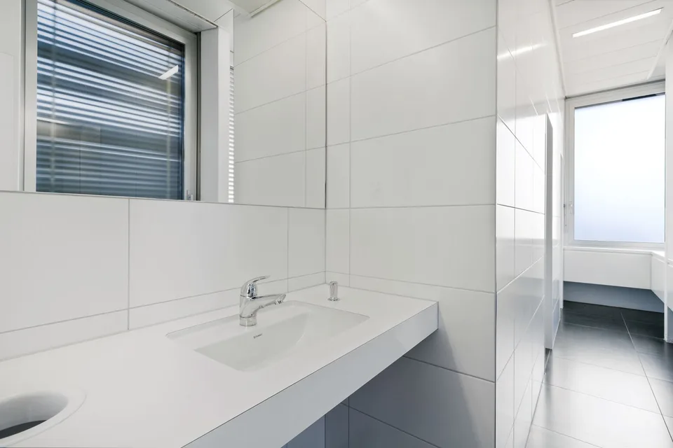 Praktisches Kleinbüro am Bahnhof Glattbrugg – Foto 8 von 13