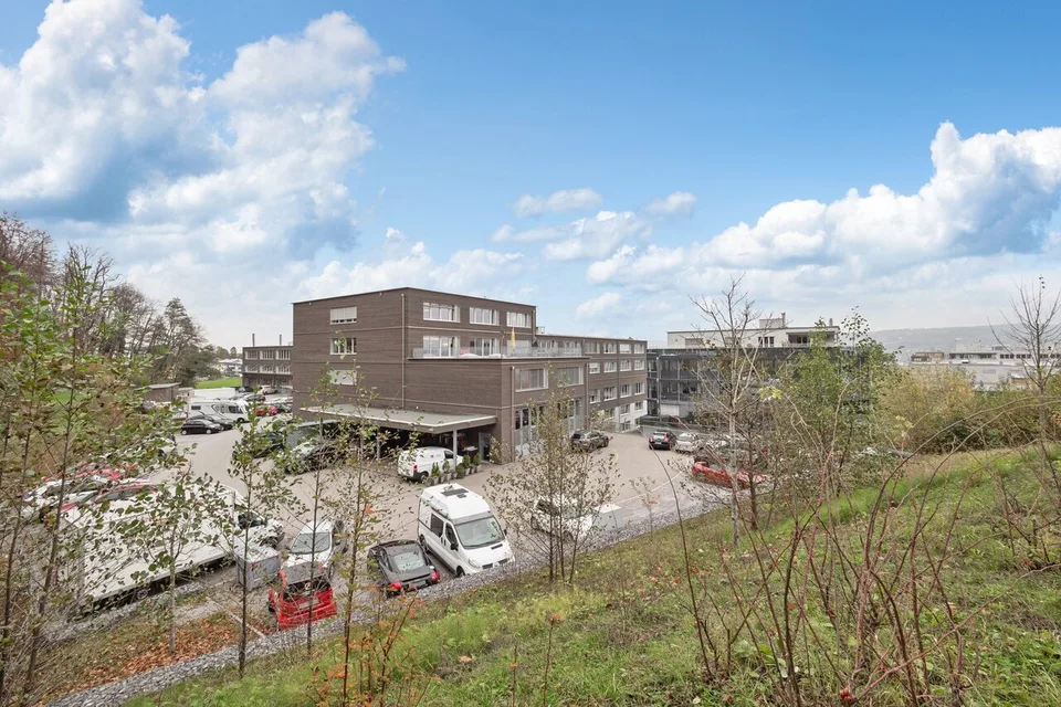 Gestalten Sie Ihre Gewerbefläche auf 306 m² im 1. Obergeschoss