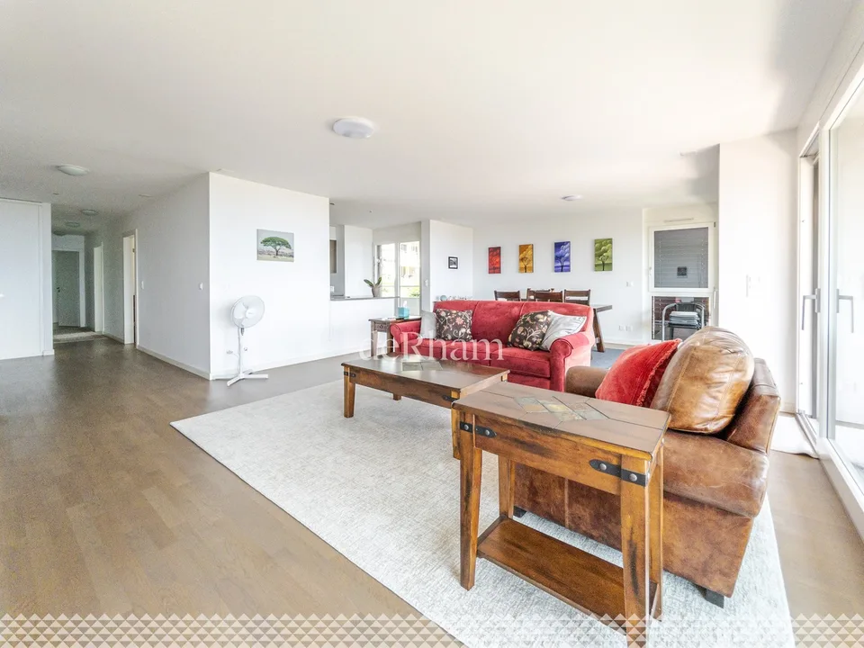 Prächtige 5.5-Zimmer-Wohnung mit Seeblick!