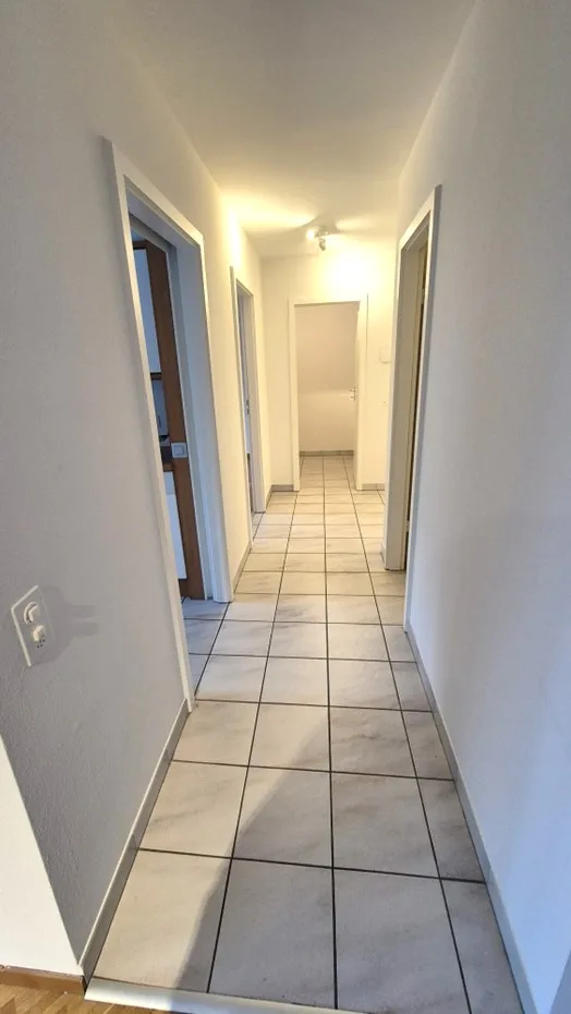Spacieux et Charmant 2.5 pièce avec Grand Balcon et Parking  ! les deux premiers mois gratuits!