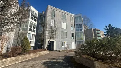 Spacieux et Charmant 2.5 pièce avec Grand Balcon et Parking  ! les deux premiers mois gratuits!