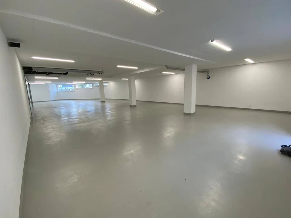 Schöne Fläche mit vielfältigem Nutzungsmöglichkeiten in einer gehobenen Residenz in St-Sulpice
