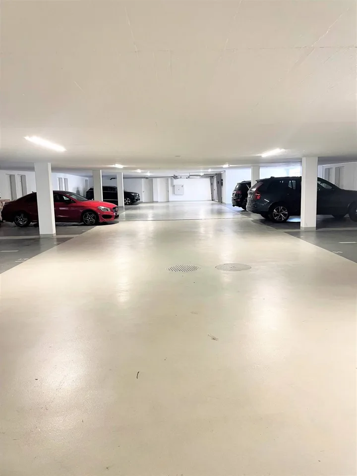 Schöne Fläche mit vielfältigem Nutzungsmöglichkeiten in einer gehobenen Residenz in St-Sulpice