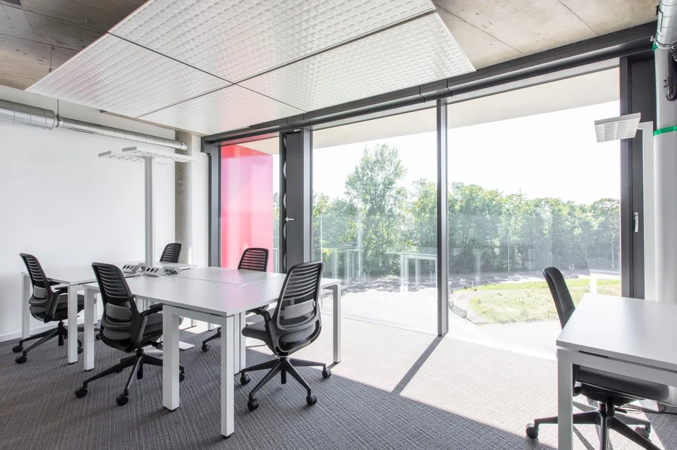 Bureau privé pour 15 à Regus Morges