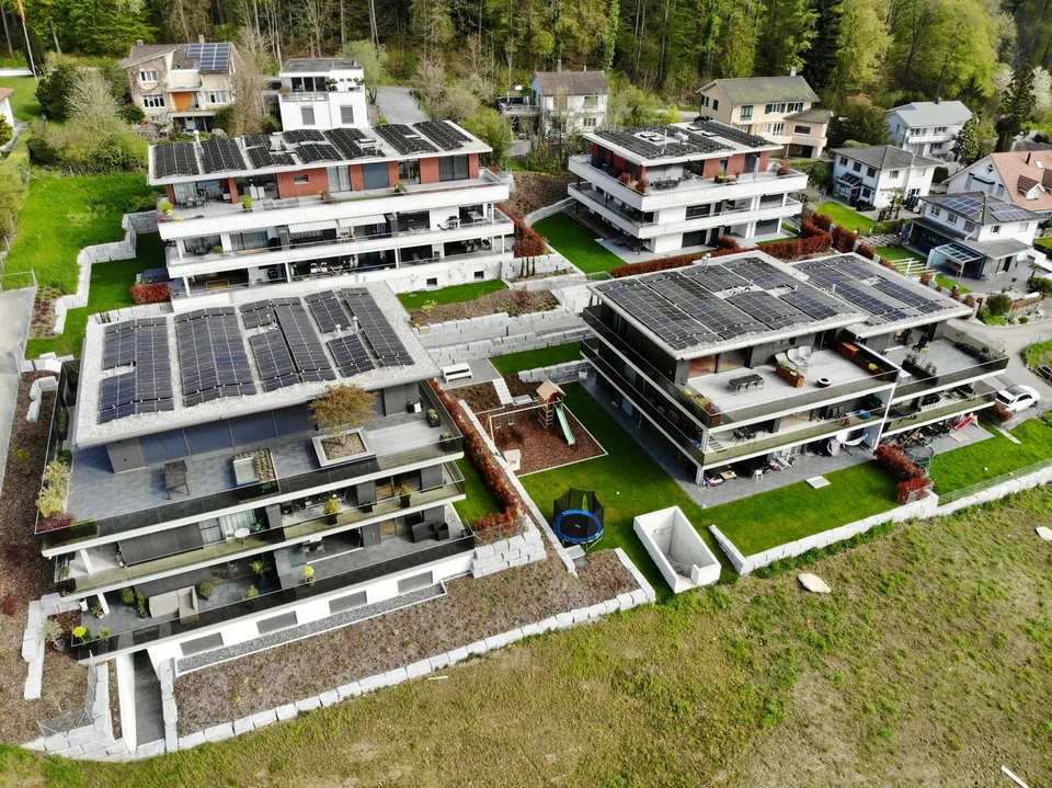 Preiswerte Einstellhallenplätze  Ideal für Zweitfahrzeuge!