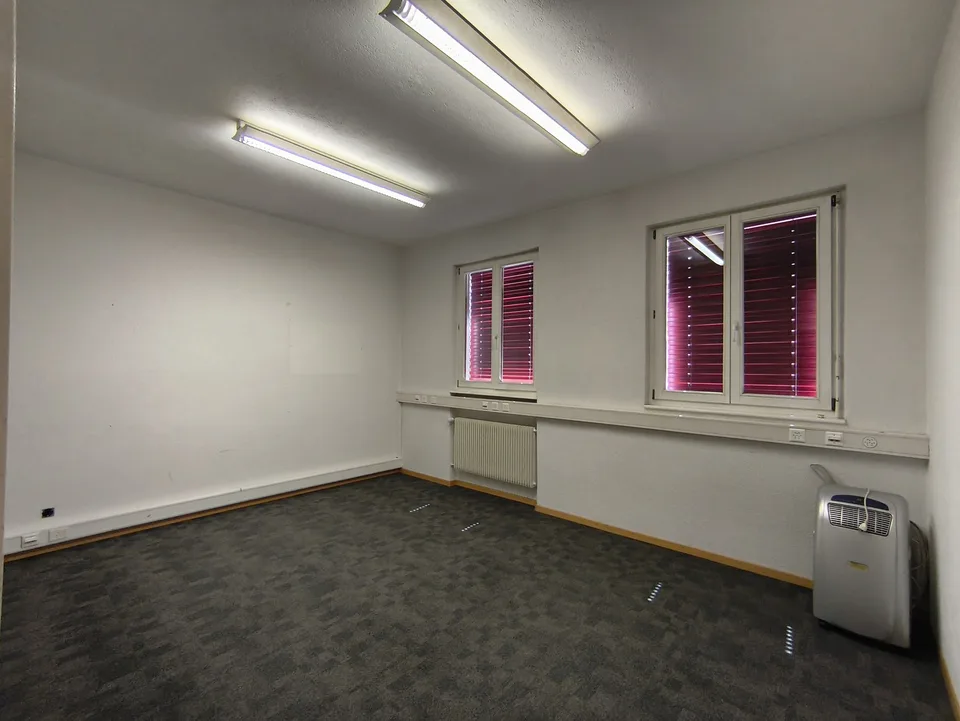 À louer à Sion : bureaux flexibles et visibles de 178 m² – photo 7 sur 11