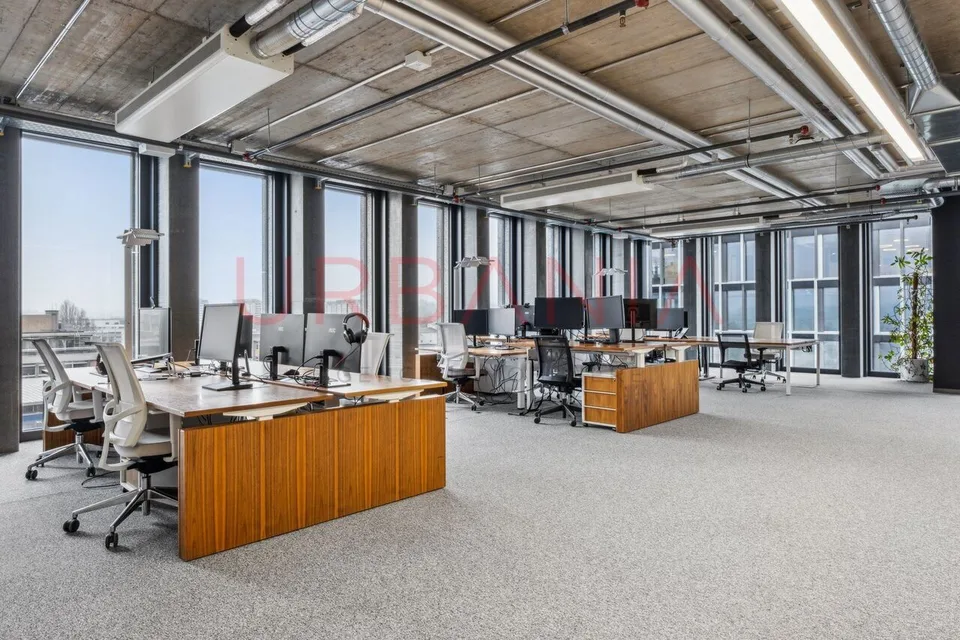 PONT-ROUGE- BEAUX BUREAUX AMENAGES DE 230 M2