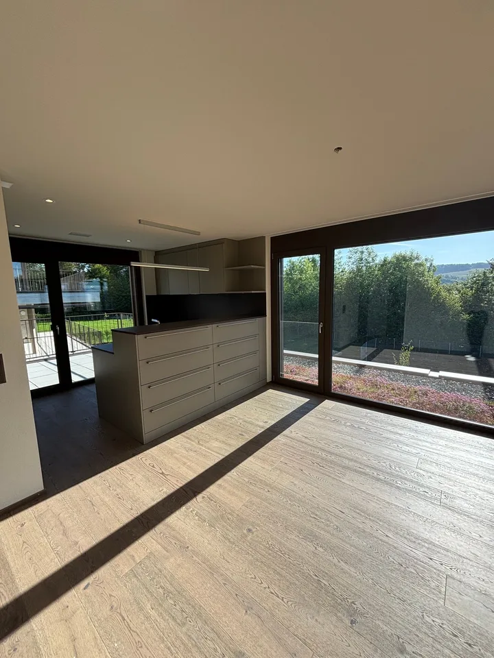 Primo affitto 3.5 locali appartamento attico con due terrazze e vista sulla natura