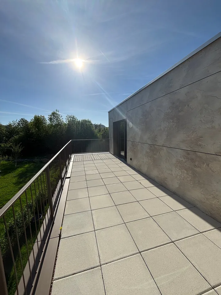 Primo affitto 3.5 locali appartamento attico con due terrazze e vista sulla natura