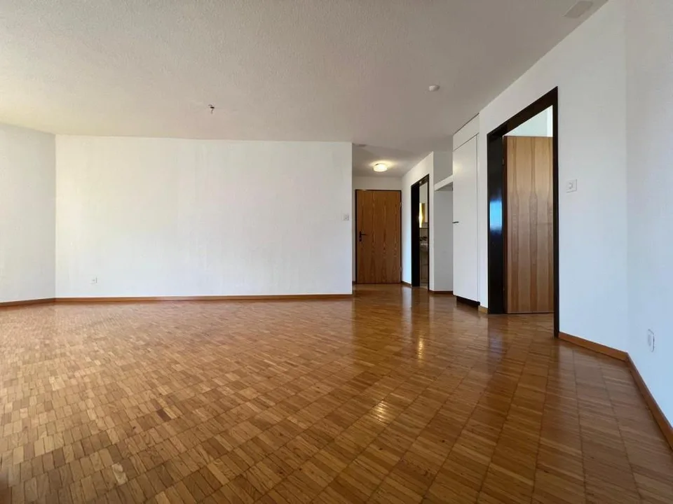 Schöne Familienwohnung mit Balkon + 2 Bädern