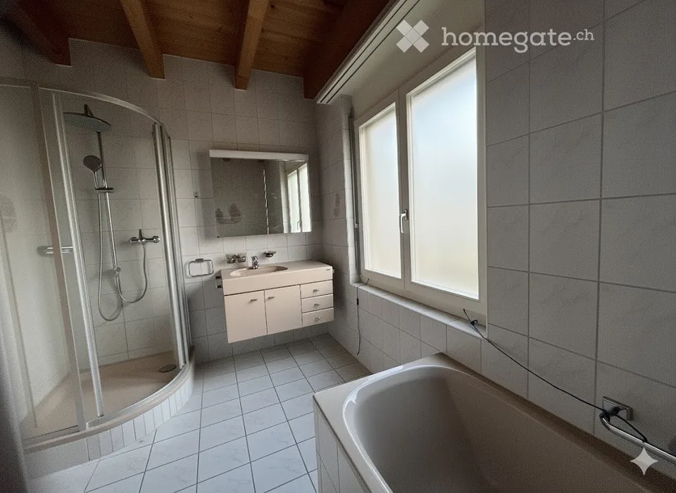 Hell 3-Zimmer Duplex-Dachwohnung mit neuer Küche zu vermiete
