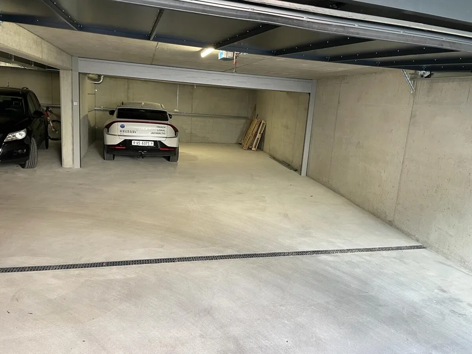 ZU MIETEN: Parkplatz in Einstellhalle im Zentrum von Visp