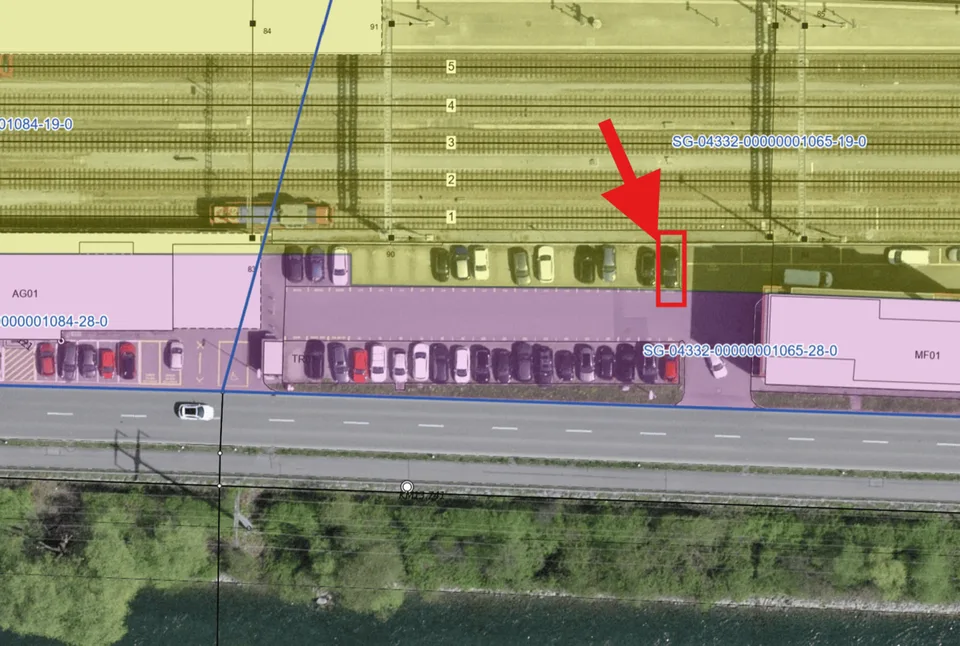 Parkplatz direkt am Bahnhof Ziegelbrücke
