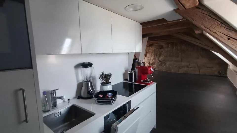 Abitare unico in un edificio storico (Schloss Sulzberg) in una posizione idilliaca