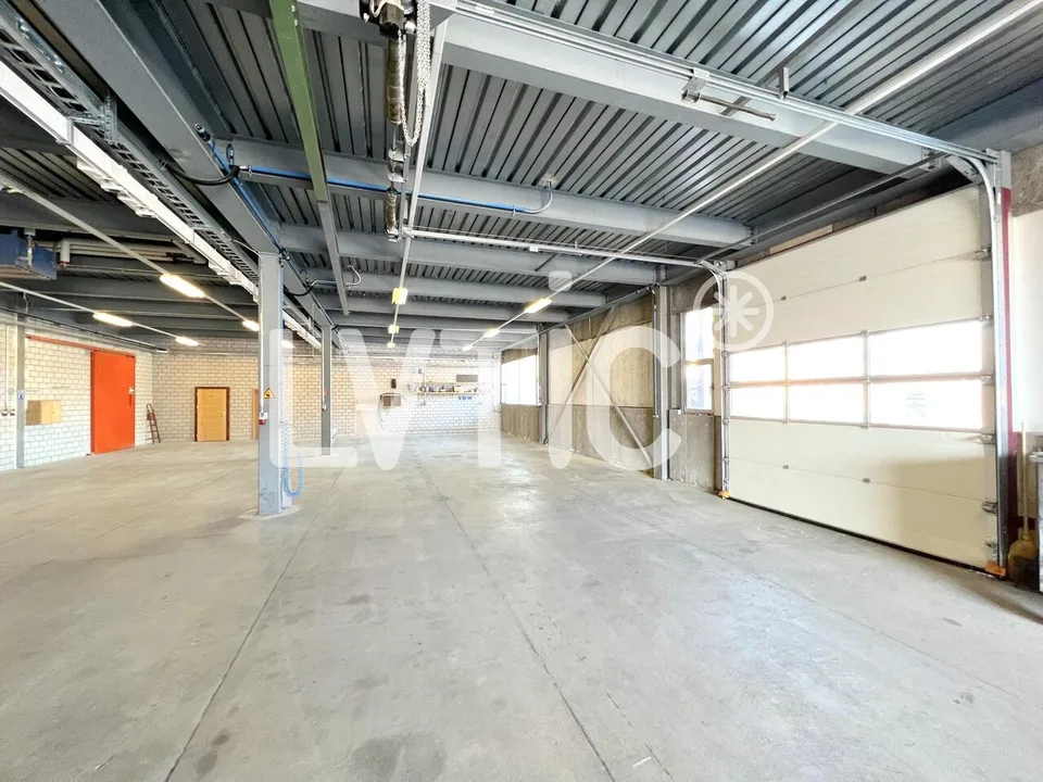 Ateliers, Lager von 665 m2, ab 250 m2 zu vermieten in Aigle