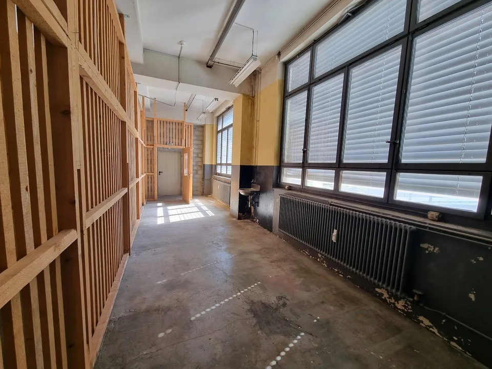 Locale deposito al 2° piano con ascensore