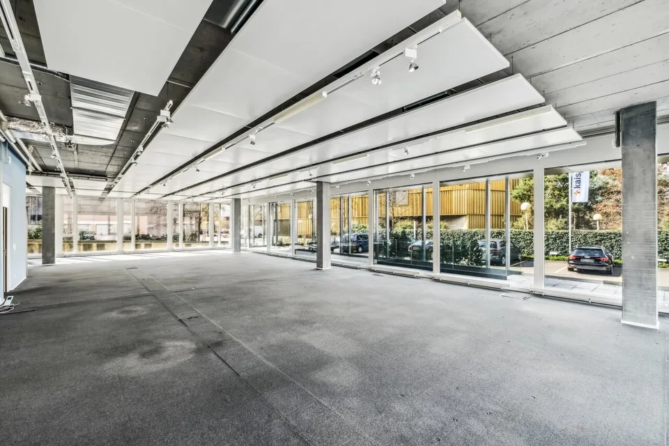 Modern ground floor space in a high-quality office building in Steinhausen