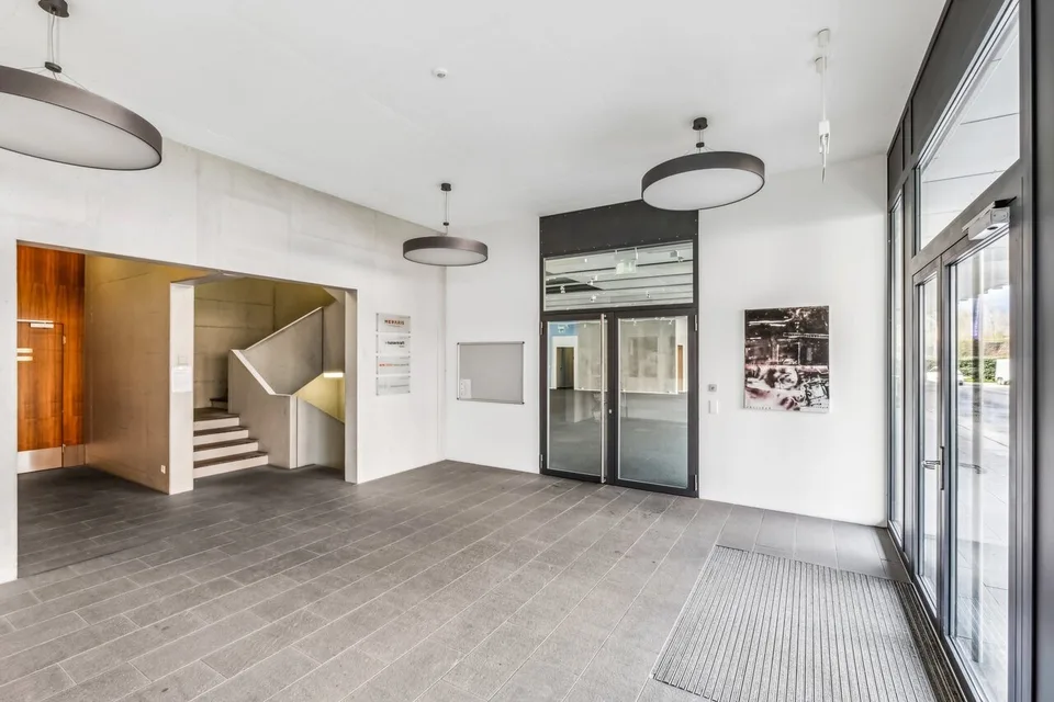 Modern ground floor space in a high-quality office building in Steinhausen