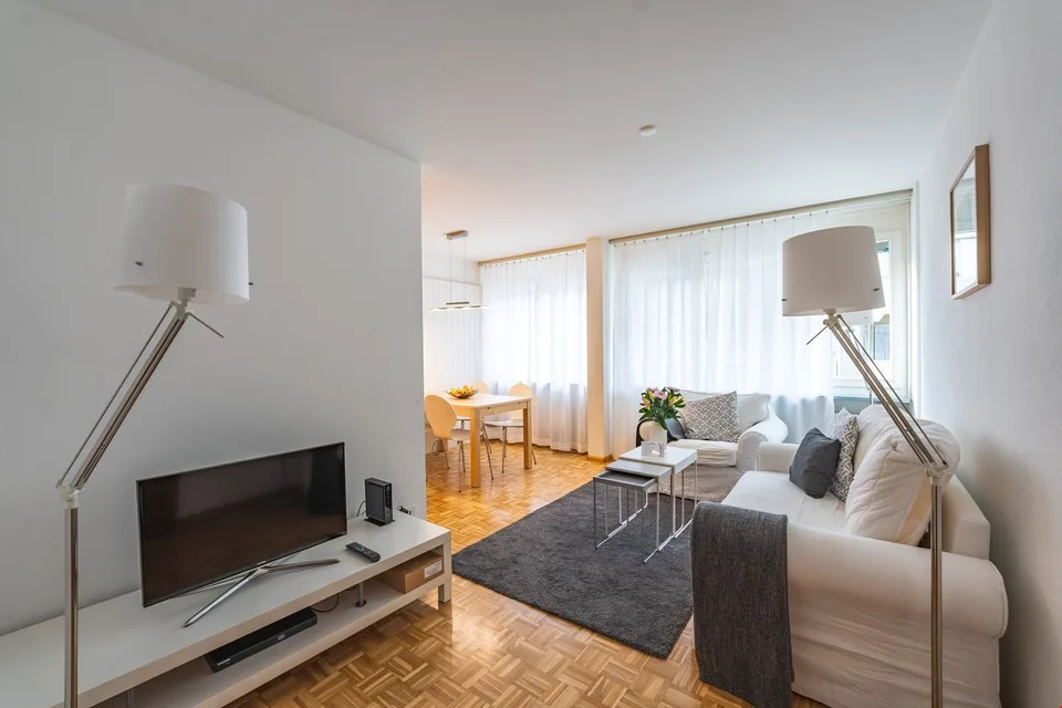 Newly renovated furnished apts behind main station/Gundeldinger Area