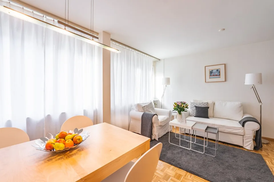 Appartements meublés rénovés à neuf derrière la gare principale/Quartier de Gundeldinger