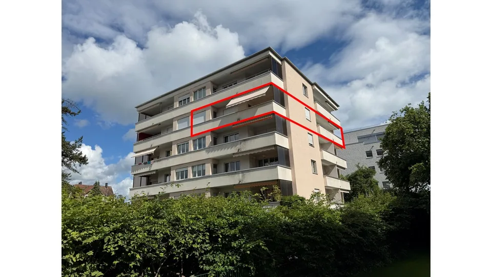 frisch renovierte  4.5-Zimmer-Wohnung mit 2x Balkon, Seennähe, See- und Bergsicht