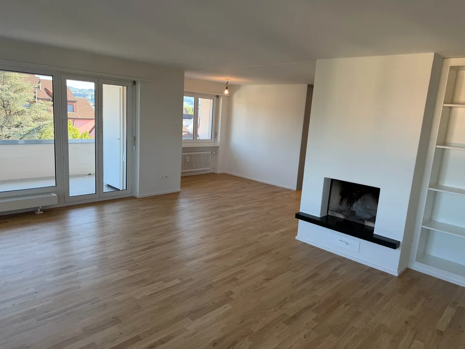 frisch renovierte  4.5-Zimmer-Wohnung mit 2x Balkon, Seennähe, See- und Bergsicht