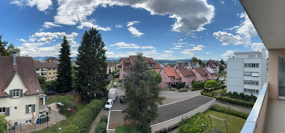 frisch renovierte  4.5-Zimmer-Wohnung mit 2x Balkon, Seennähe, See- und Bergsicht