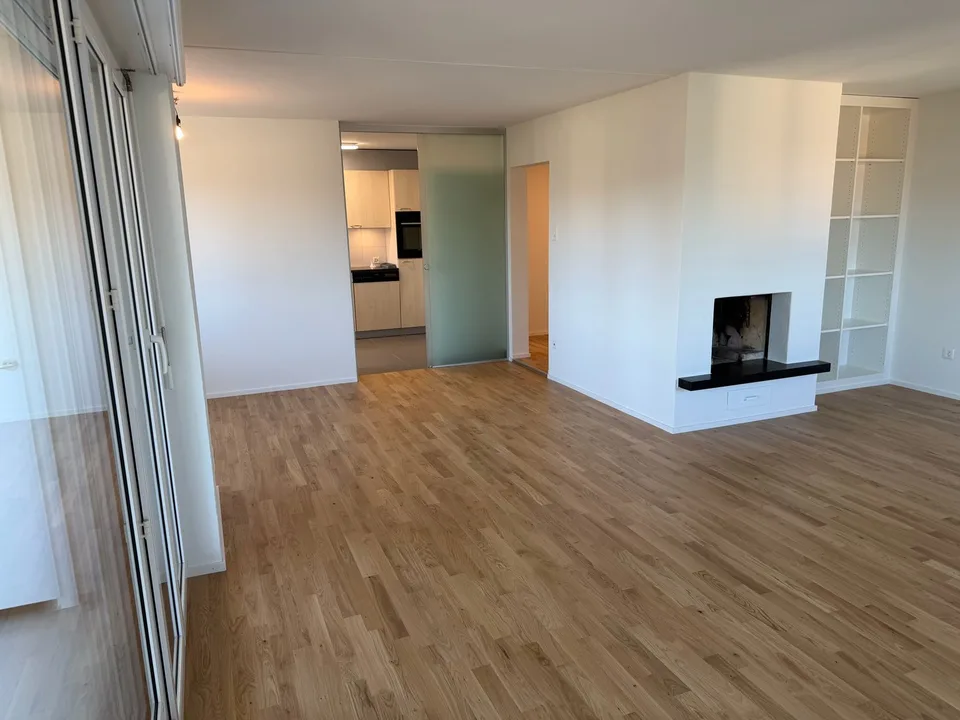 frisch renovierte  4.5-Zimmer-Wohnung mit 2x Balkon, Seennähe, See- und Bergsicht