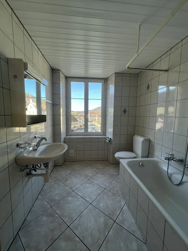 Schönes 3,5-Zimmer-Apartment im 2. Stock mit moderner Küche in Sonvilier