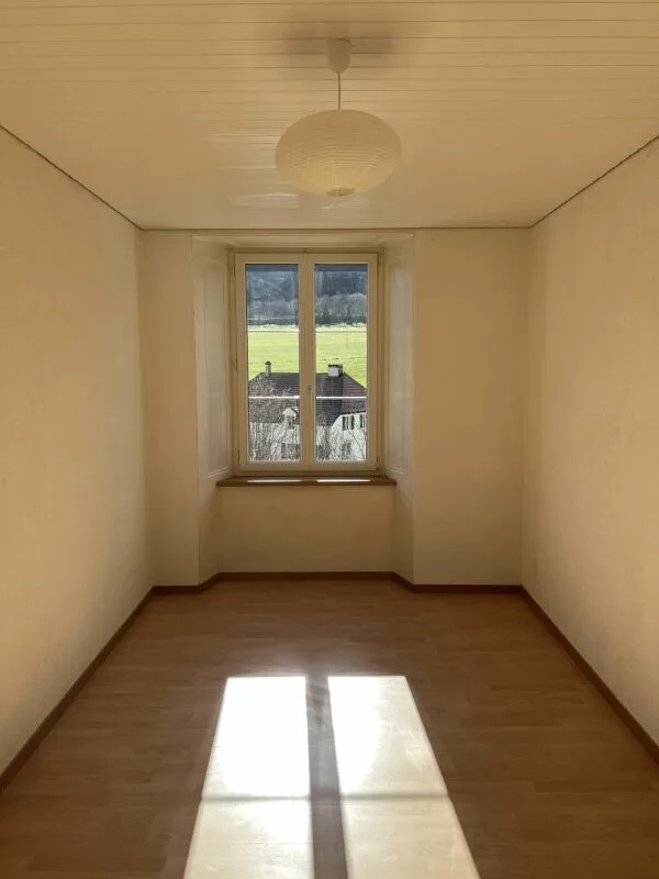 Bello appartamento di 3,5 locali al 2° piano con cucina moderna a Sonvilier