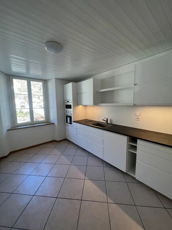 Schönes 3,5-Zimmer-Apartment im 2. Stock mit moderner Küche in Sonvilier