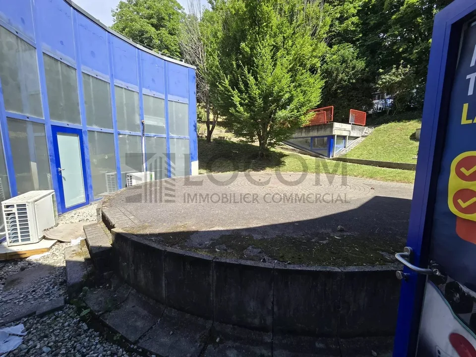 Locaux polyvalents sur la ligne du tram – photo 8 sur 9