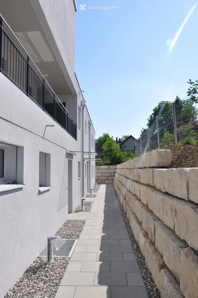 Appartamento di prima classe, ultra-moderno di 2,5 locali con terrazza soleggiata (senza giardino)