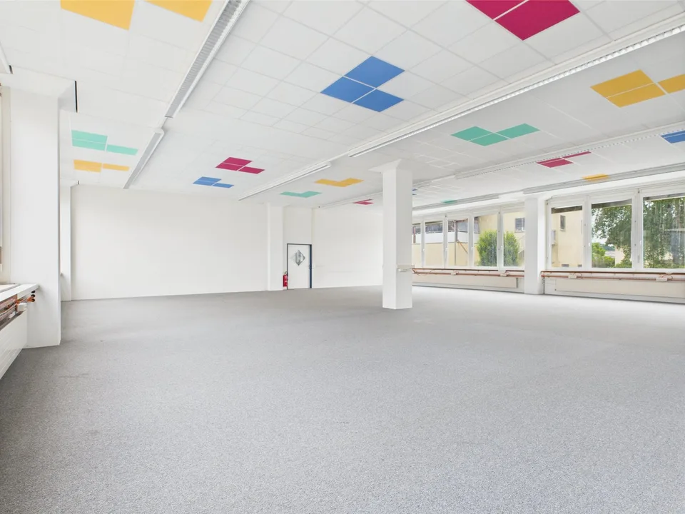 Modern commercial spaces for rent on the ground floor in Murten – photo 8 of 10