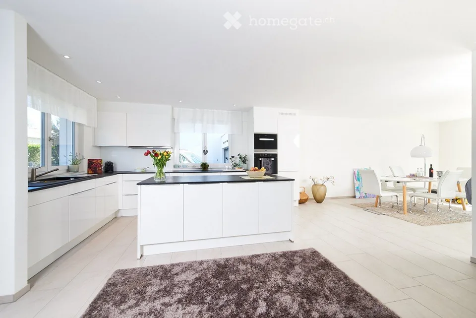 Casa a schiera moderna di 6,5 locali con giardino e garage doppio a Erlen