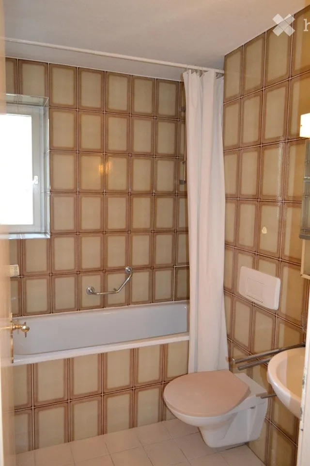Very large furnished shared room with double bed near public transport