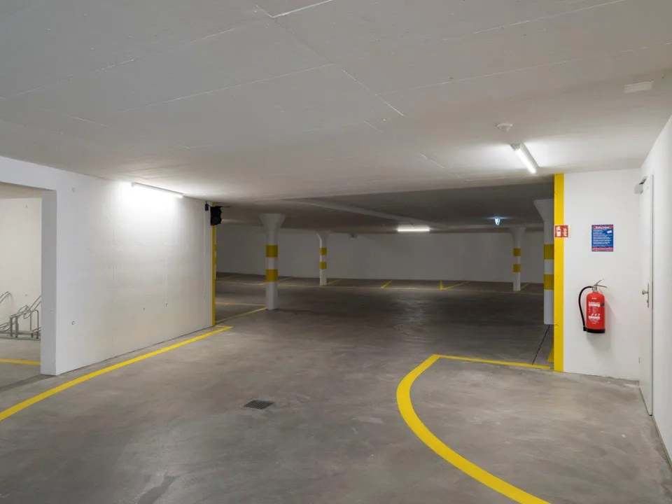 Posto auto in parcheggio sotterraneo ampio in affitto