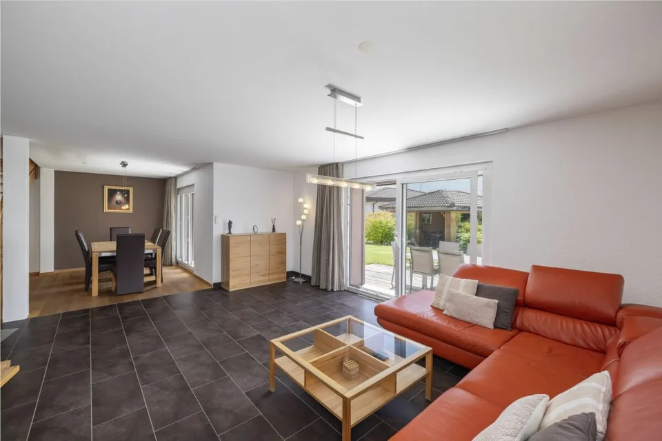 Prächtige 6-Zimmer-Villa mit 297 m2 und einem wunderschönen Außenbereich