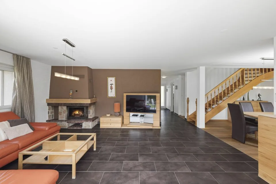 Prächtige 6-Zimmer-Villa mit 297 m2 und einem wunderschönen Außenbereich